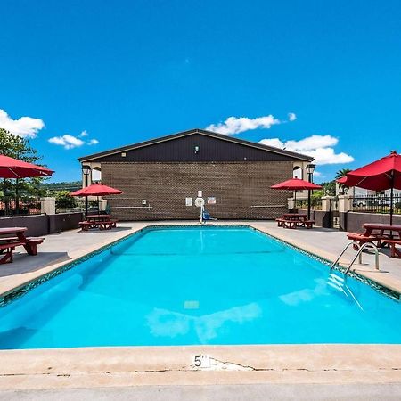 Econo Lodge Inn & Suites University Huntsville Exterior photo